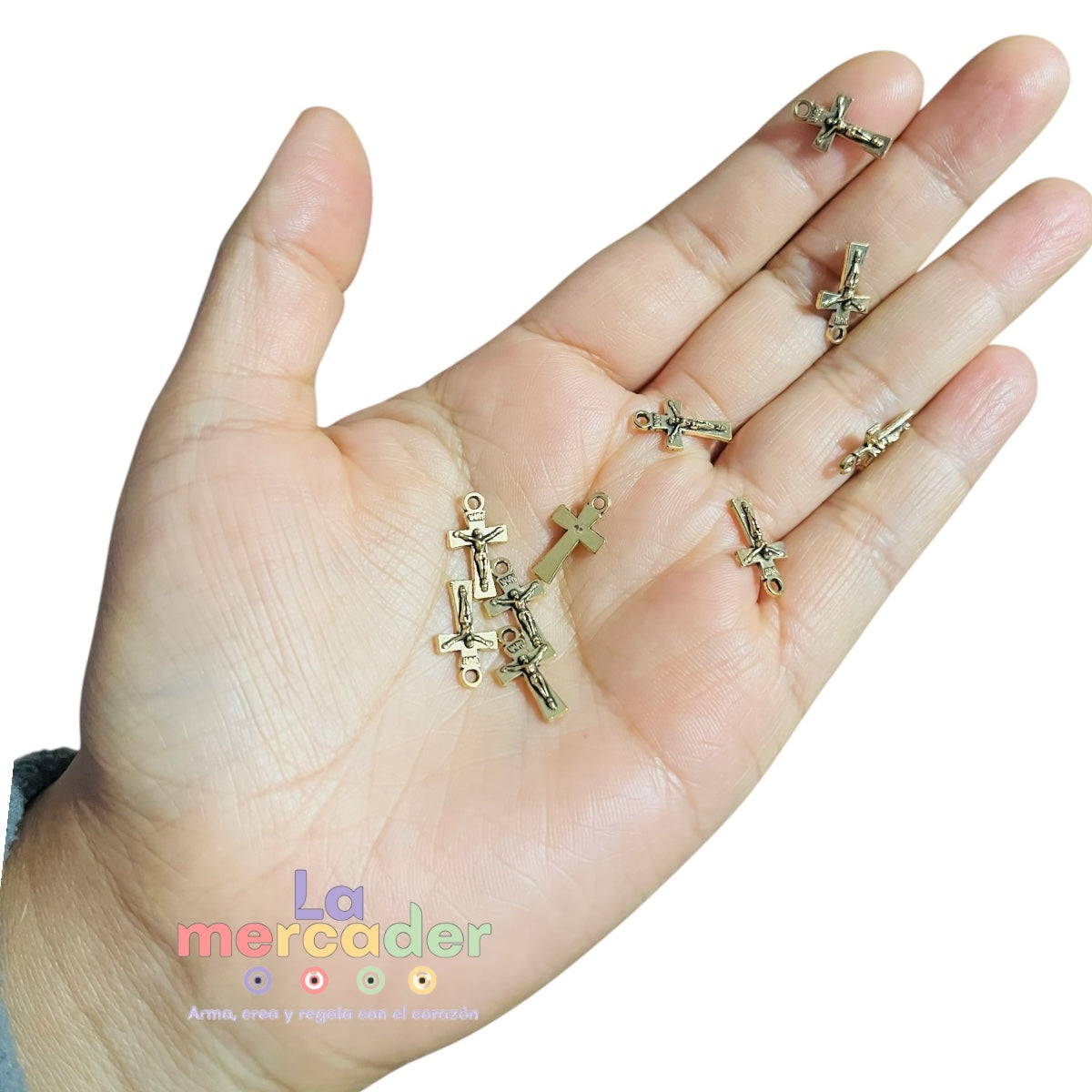 50 pz Cruz mini con relieve, dije metálico