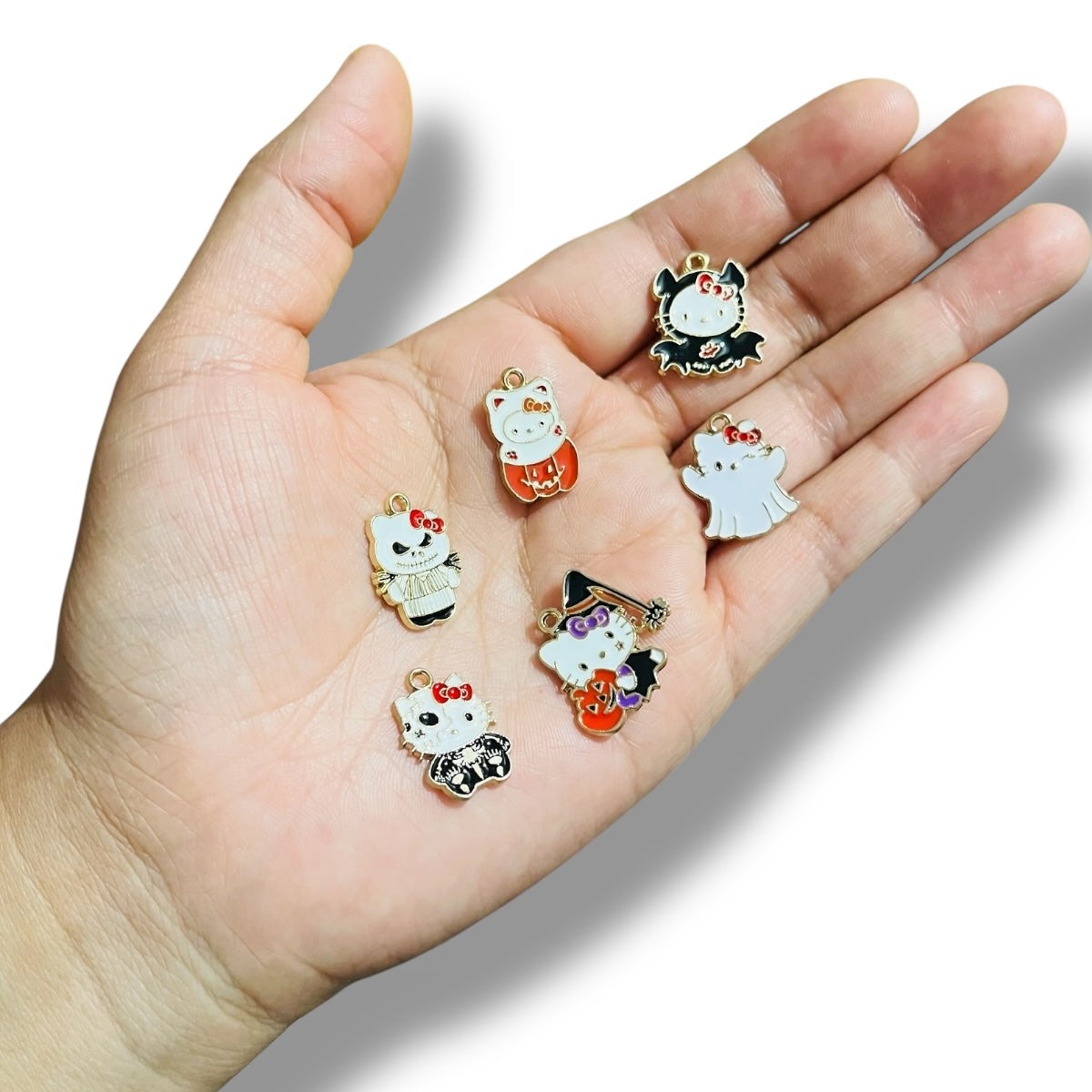 6 pack Dijes Hello Kitty, versión Halloween 🎃