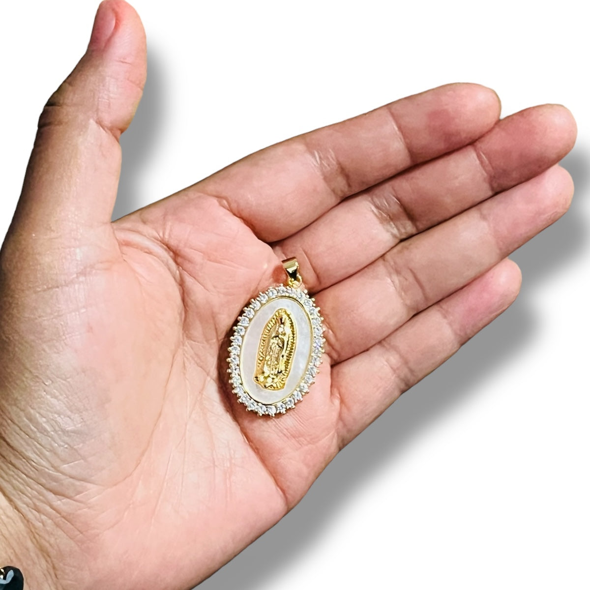 Medalla Virgen de Guadalupe, Chapa de oro con Circonias