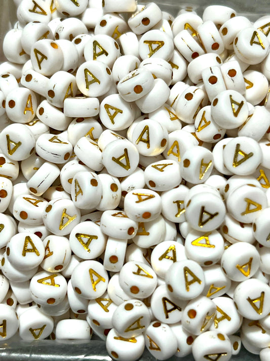 50 piezas de letra A dorada