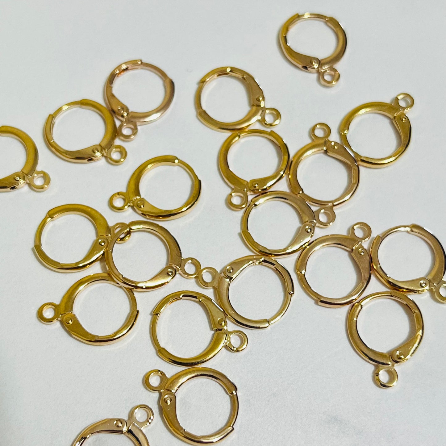 2 pz Arracada huggie en chapa de oro