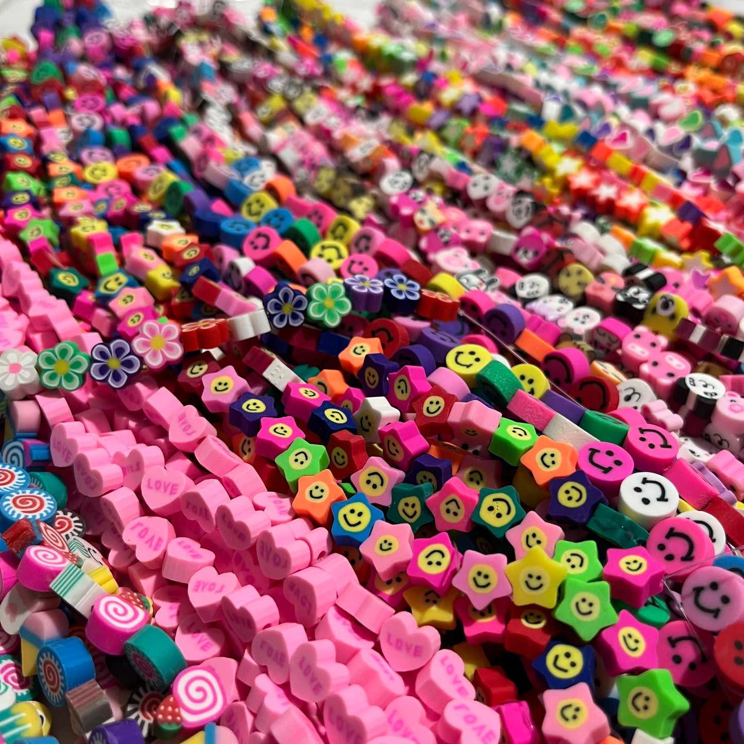 Fimo de figuras variadas, fimo para pulseras