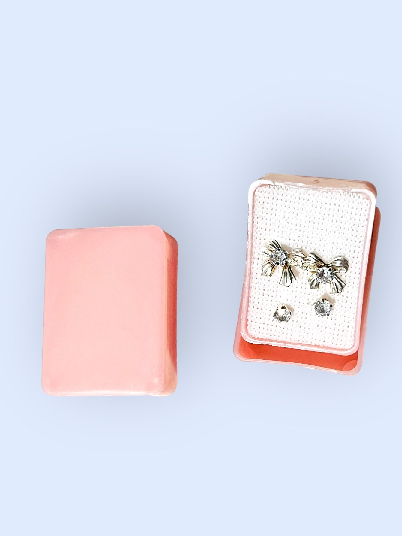 1 caja porta aretes