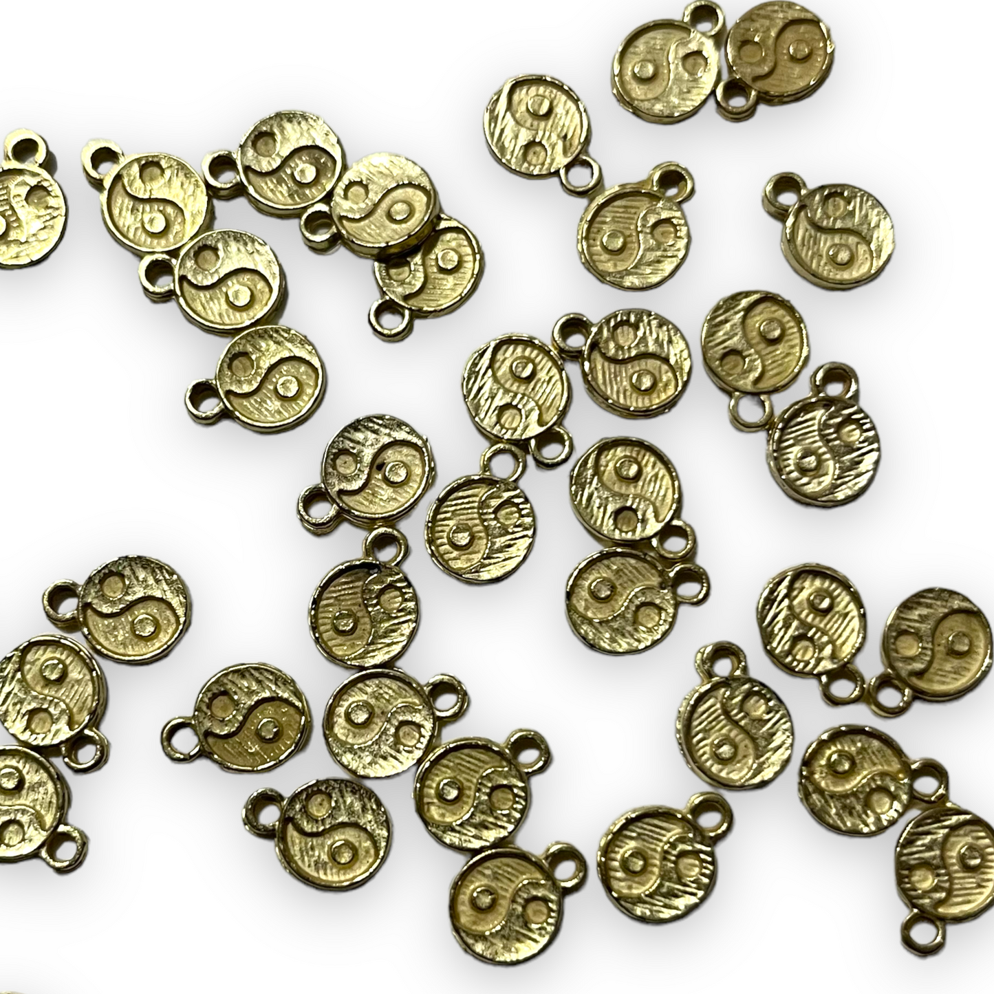 Dije Yin y Yang metálico