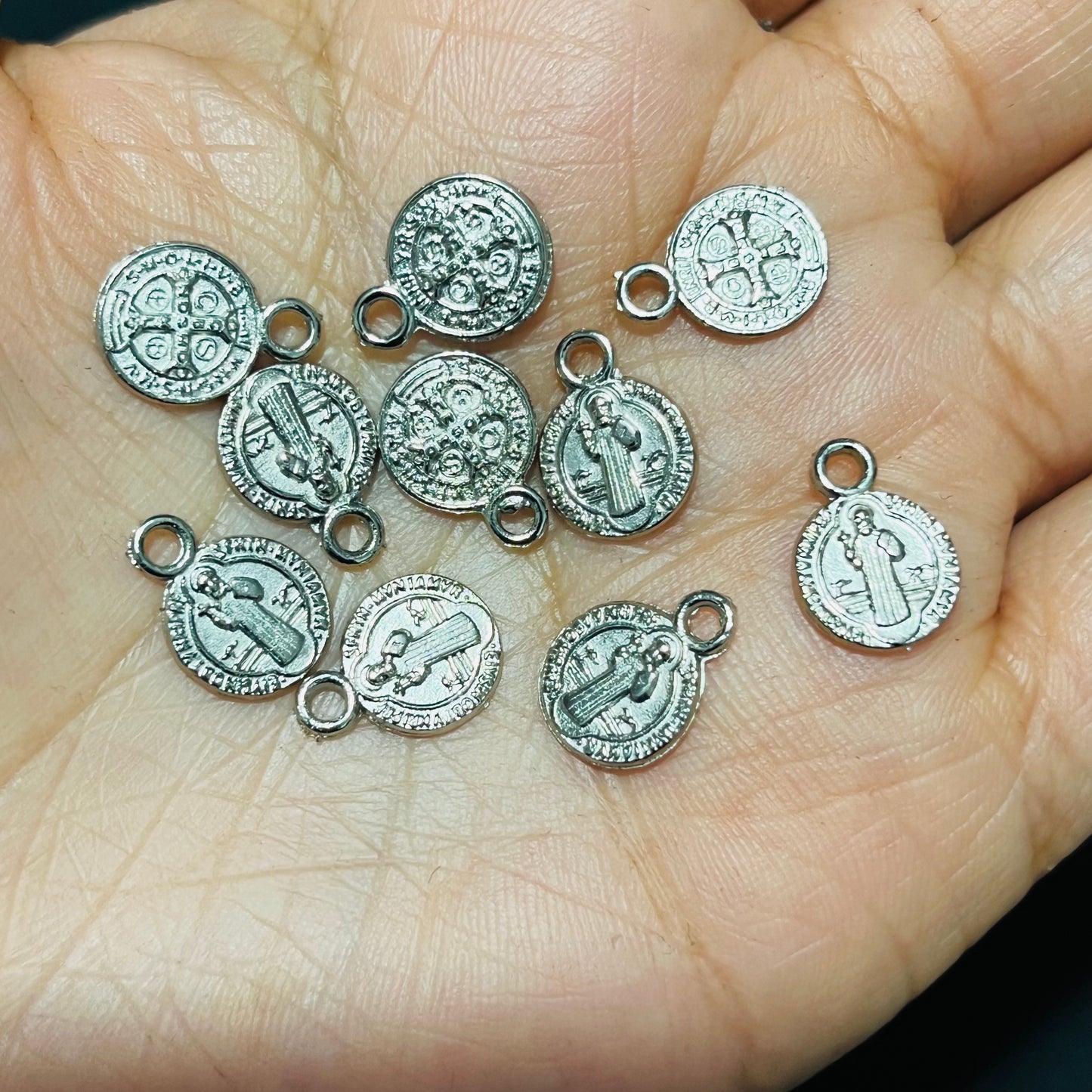 Dije de Medalla de San Benito