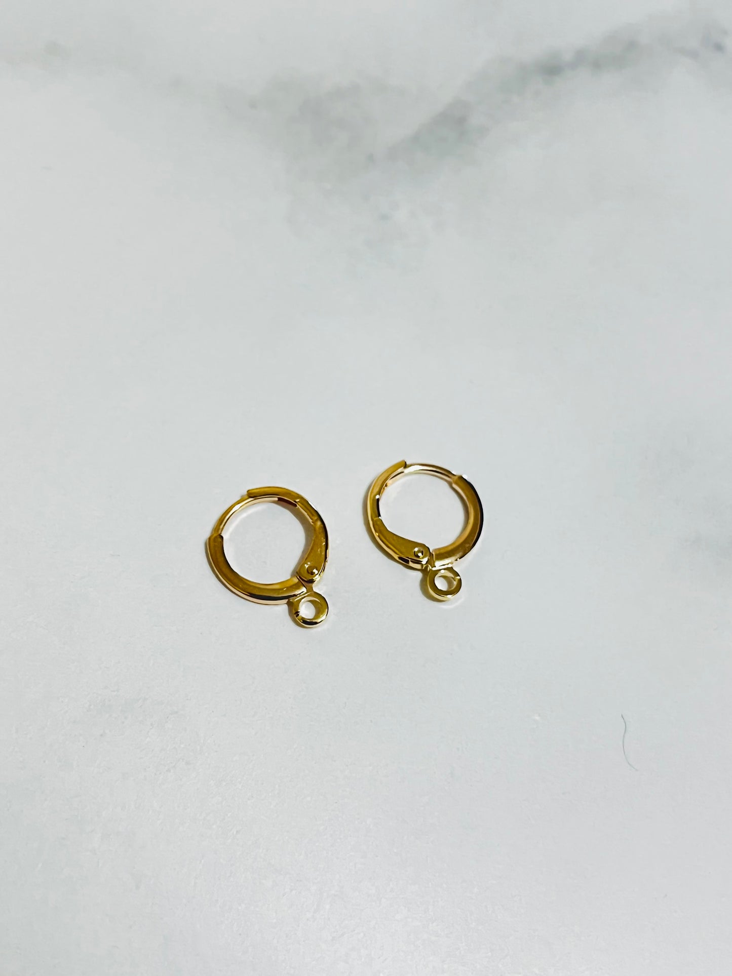 2 pz Arracada huggie en chapa de oro