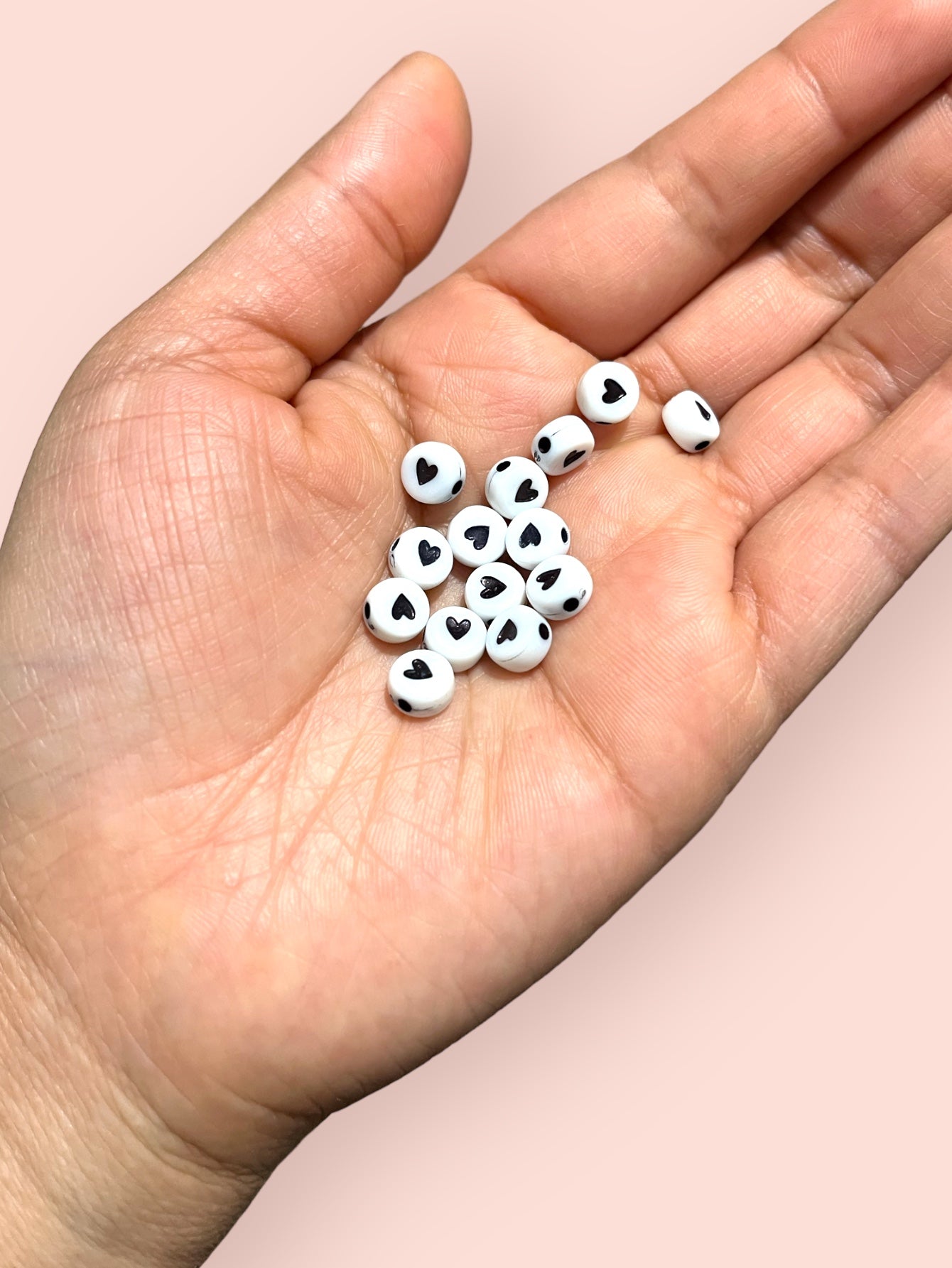 50 piezas corazón blanco con negro