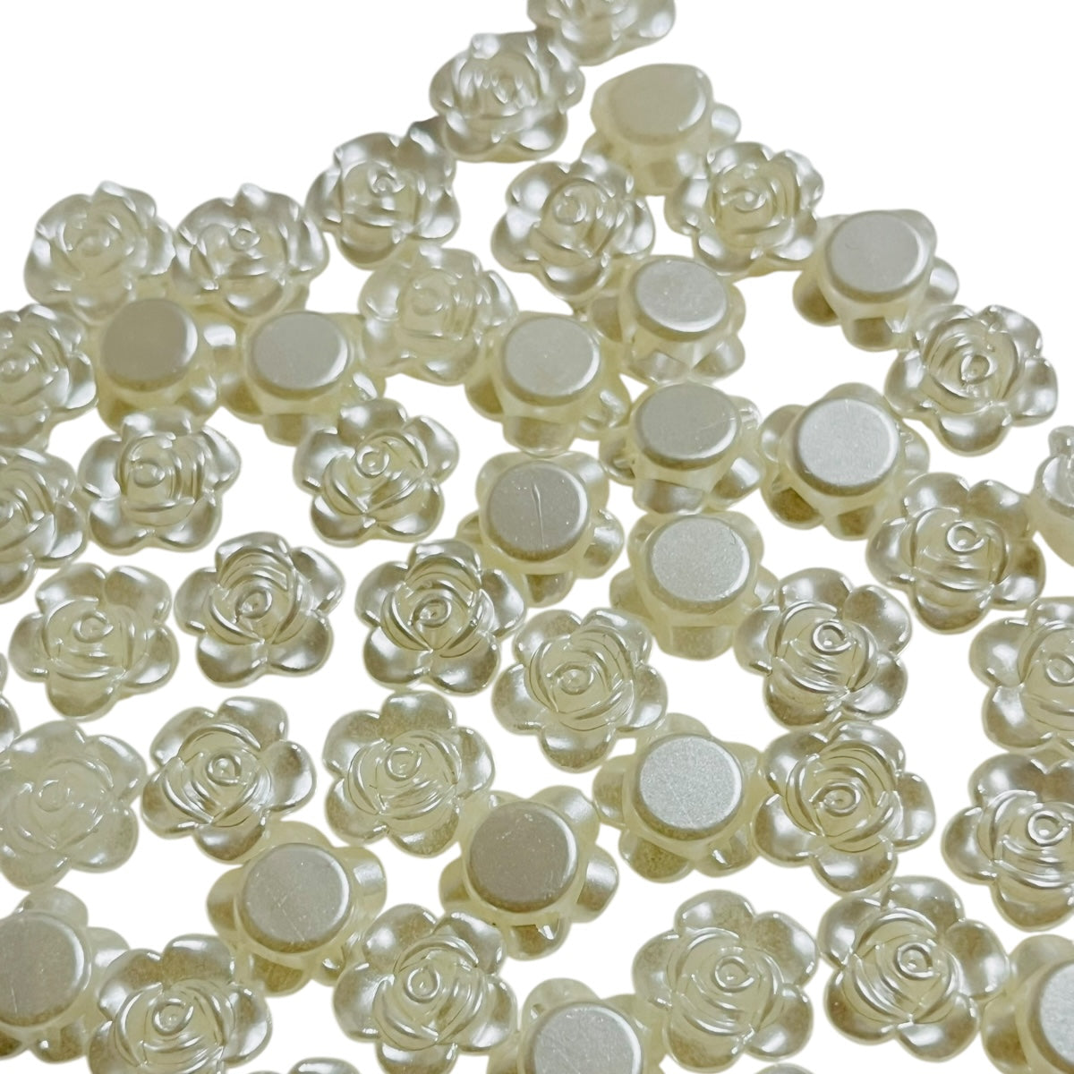 100 pz Rosas de Acrílico Aperlado Beige 11 mm | Insumo Decorativo para Bisutería Creativa