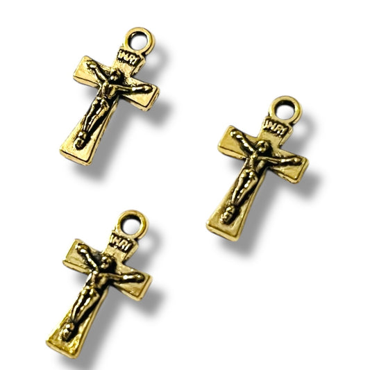 50 pz Cruz mini con relieve, dije metálico