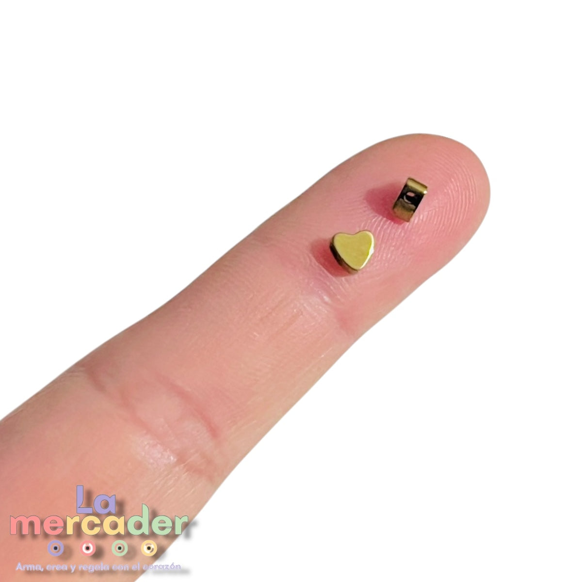 Mini Corazones Dorados 4 mm | 50 Piezas | Insumos para Bisutería