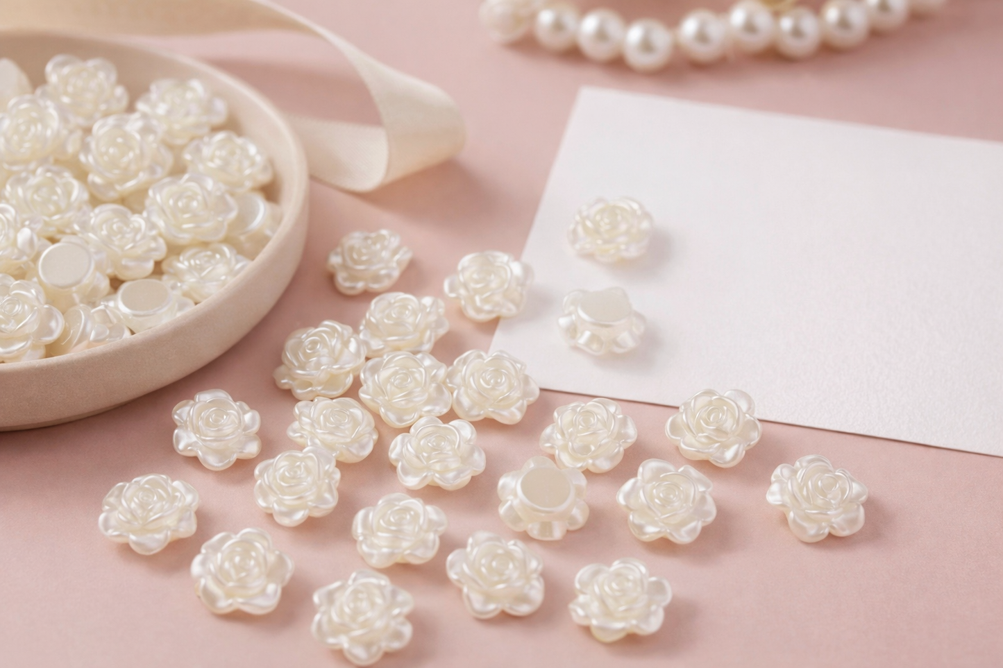 100 pz Rosas de Acrílico Aperlado Beige 11 mm | Insumo Decorativo para Bisutería Creativa