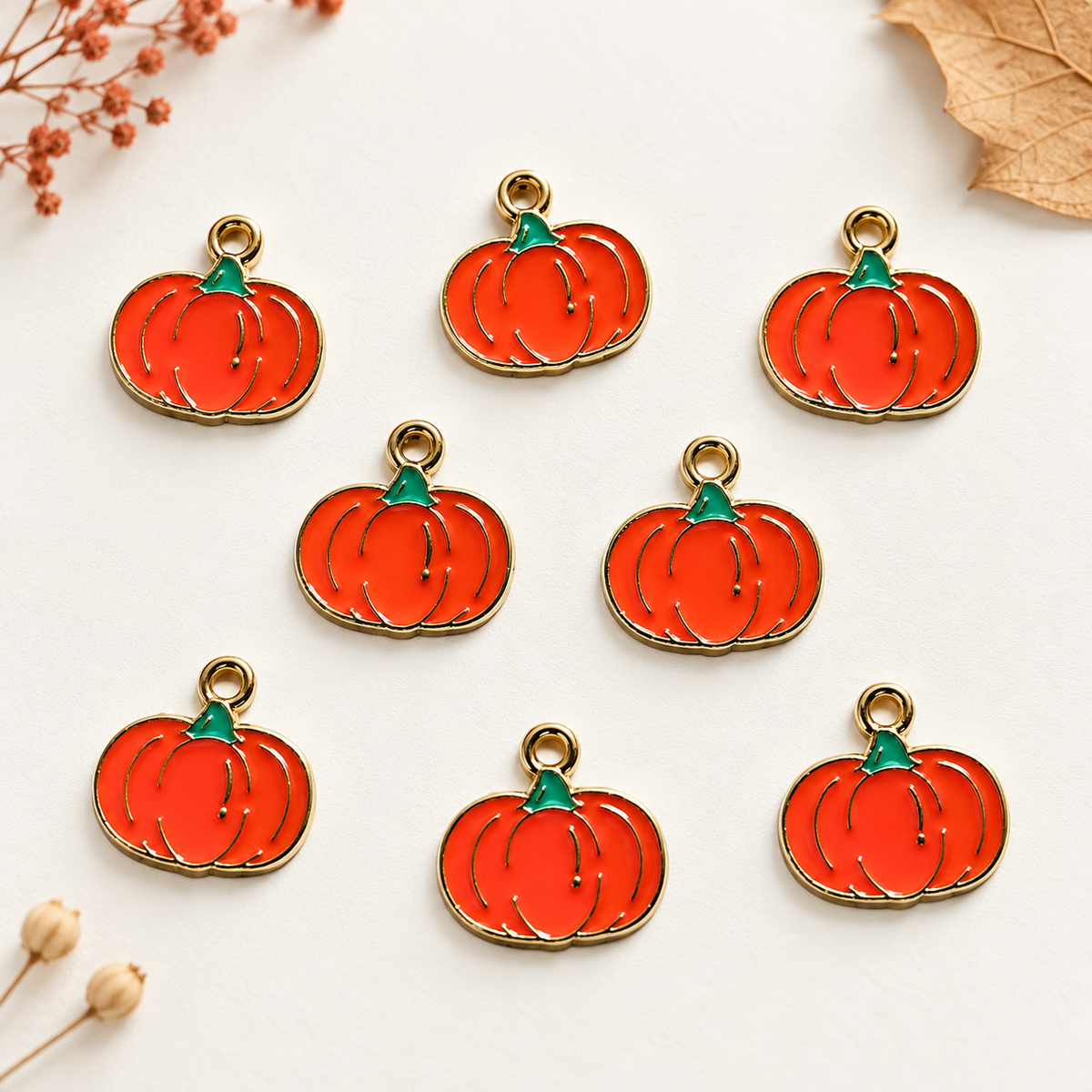 Pack de 8 Dijes de Calabaza Metálicos Esmaltados para Bisutería | Halloween y Otoño
