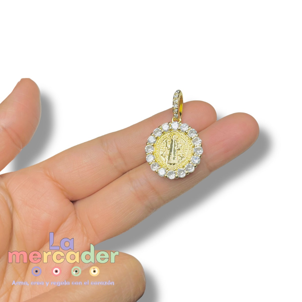 Dije San Benito Doble Vista con Zirconias en Oro Laminado 4 Micras – 3 cm | Brillo, protección