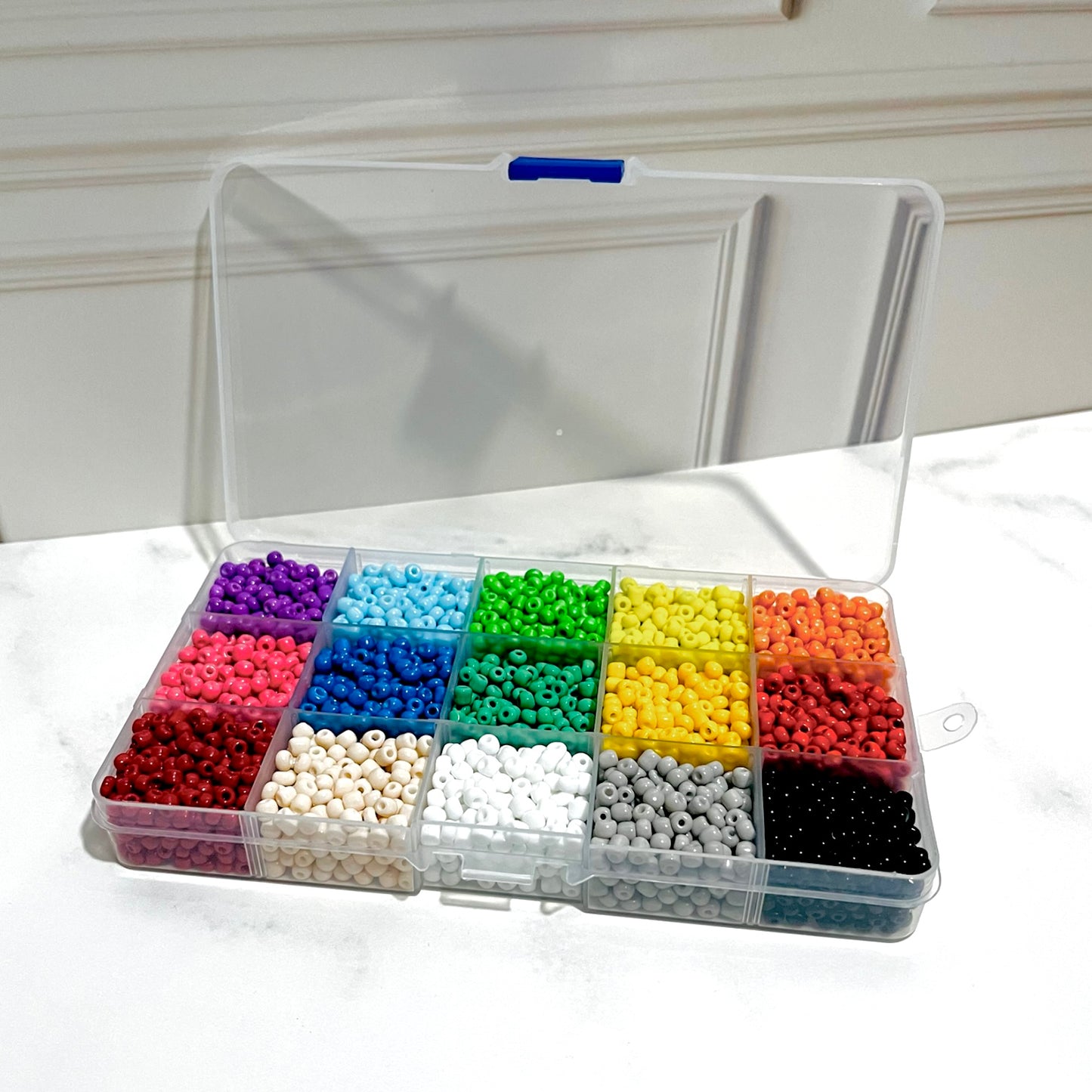 Kit +4000 cuentas para pulseras, caja con chaquiron de colores